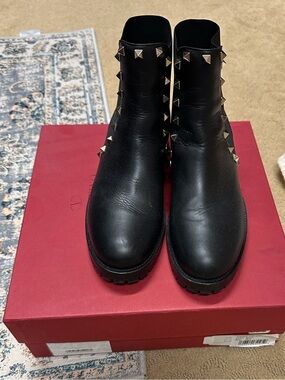 Valentino Garavani Roman Stud Chelsea Boots 8.5